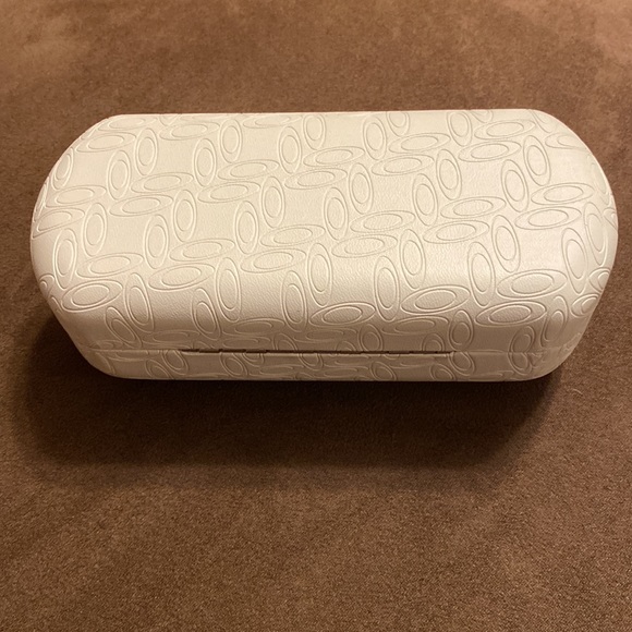 Oakley glasses case and pouch - Picture 3 of 4